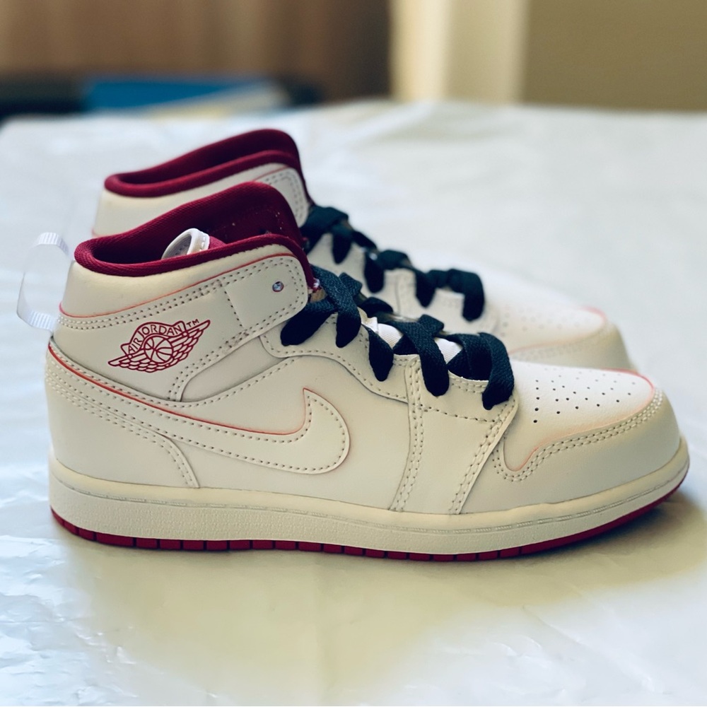 Jordan 1 mid BP new in original box